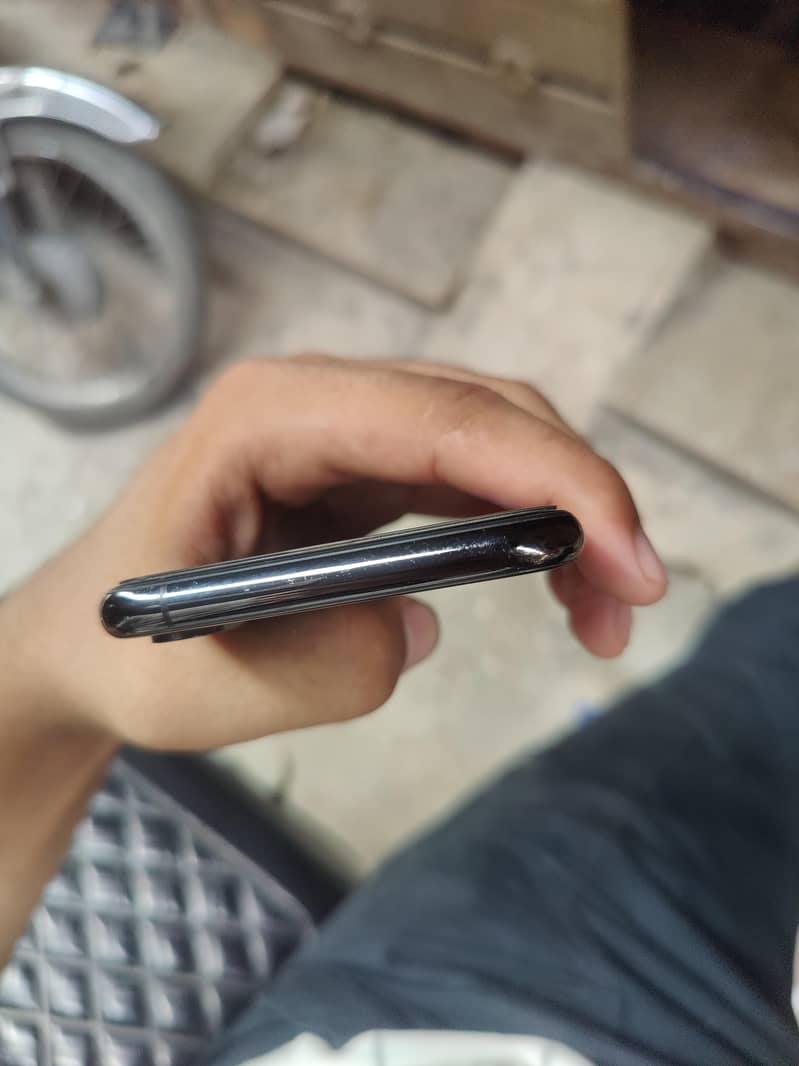 Apple iPhone XS 7