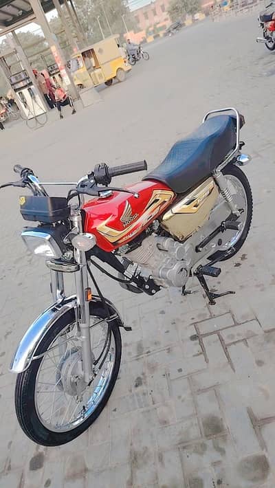 HONDA CG125 SPECIAL EDITION (Self Start) just 5200km driven