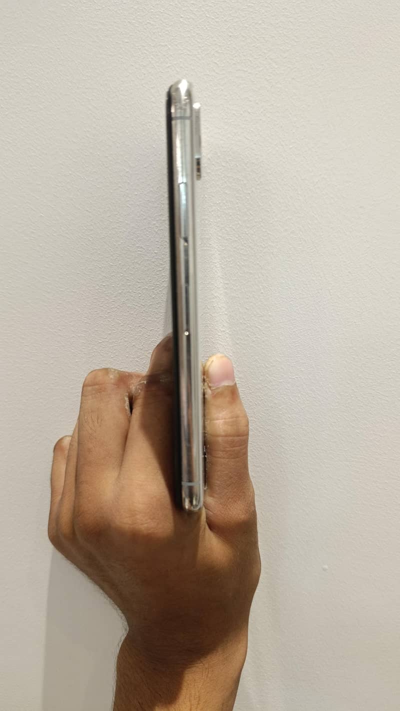 Apple iPhone X 3