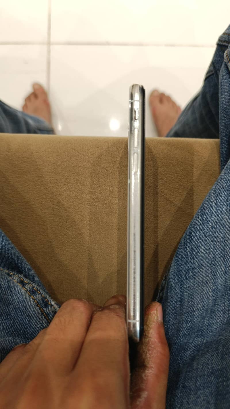 Apple iPhone X 4