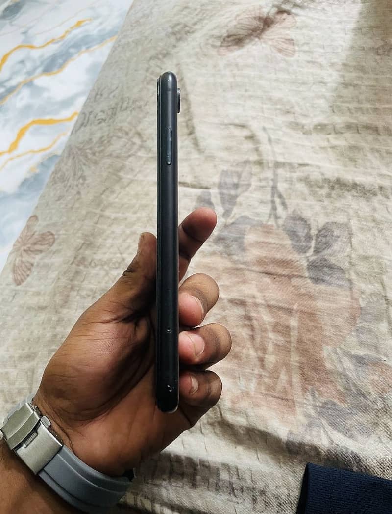 Apple iPhone XR 0