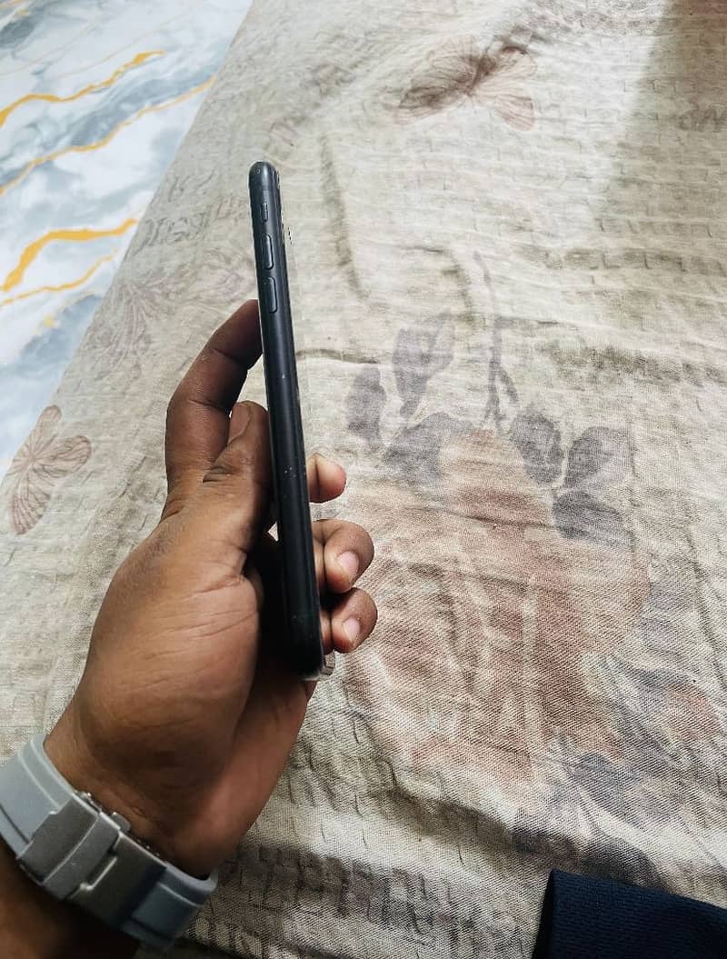 Apple iPhone XR 1