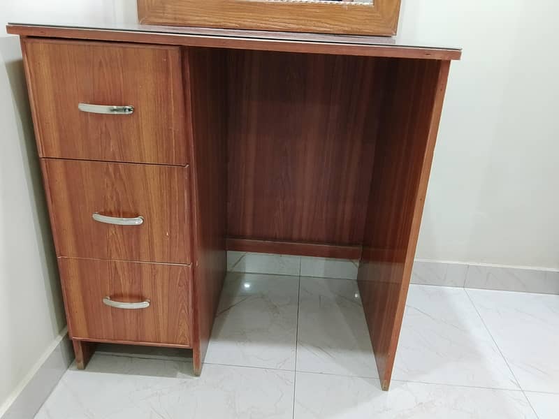 Dressing Table 3