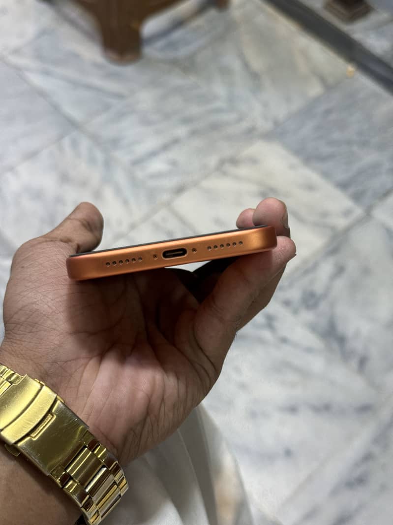 Apple iPhone 17 Pro Max 4