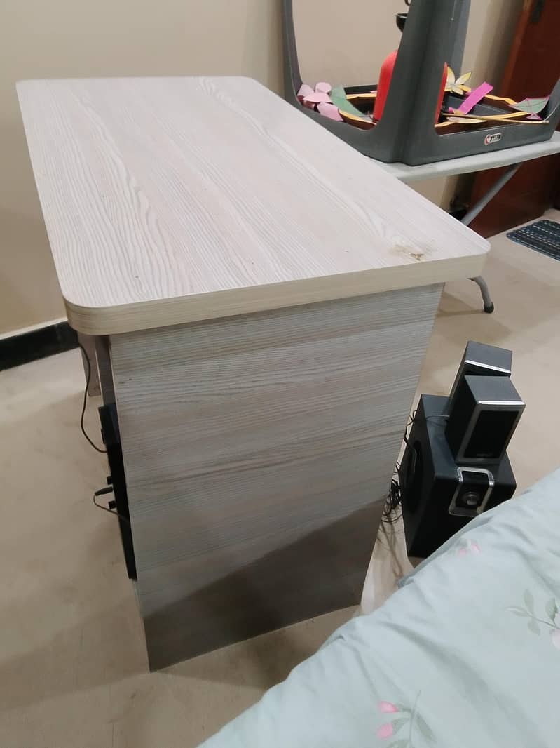 Computer Table 0