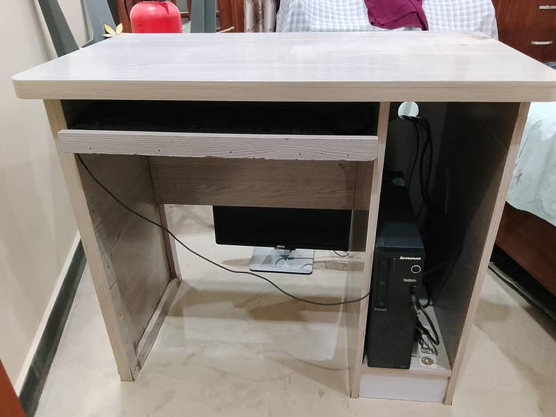 Computer Table 1