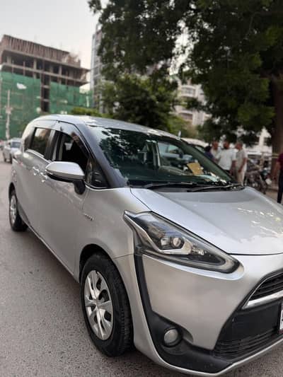 Toyota Sienta 2016