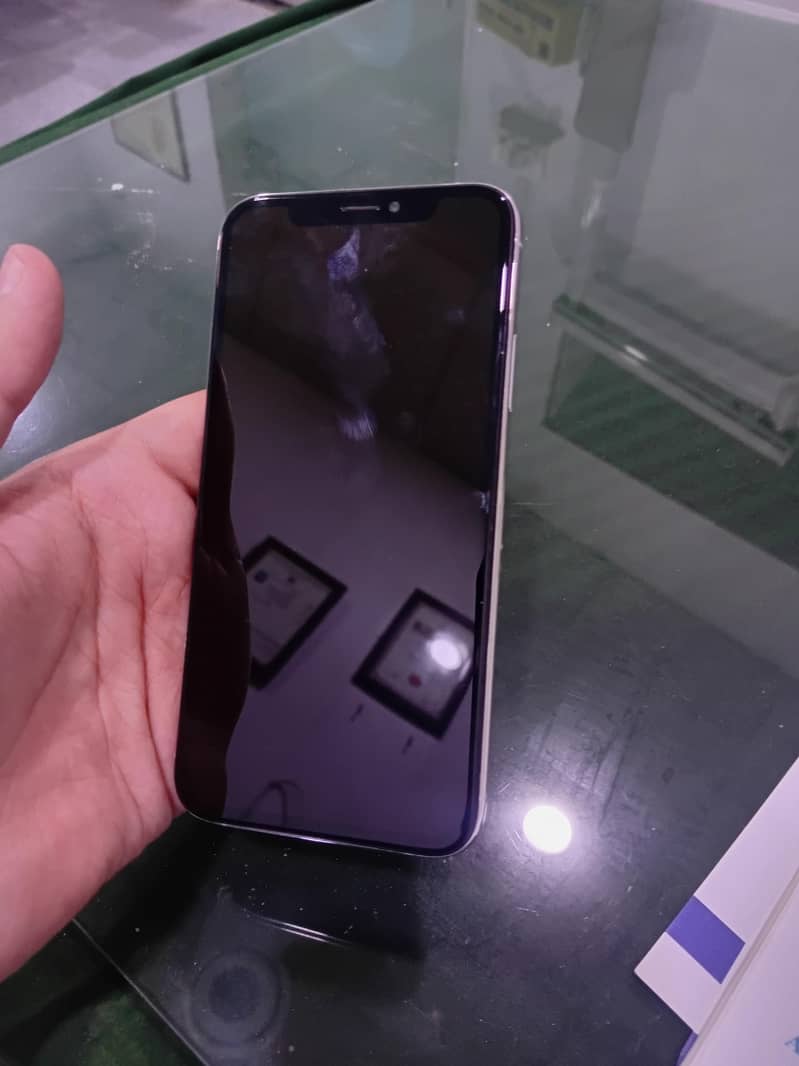 Apple iPhone XS Factory Unlocked 1