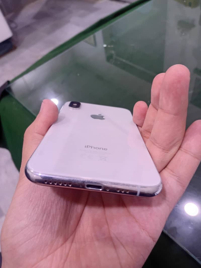 Apple iPhone XS Factory Unlocked 2