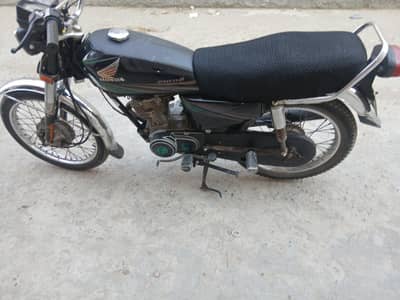 Bike Achi Condition main aa 2018 ka number hai