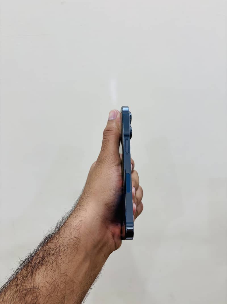 Apple iPhone 13 Pro 4