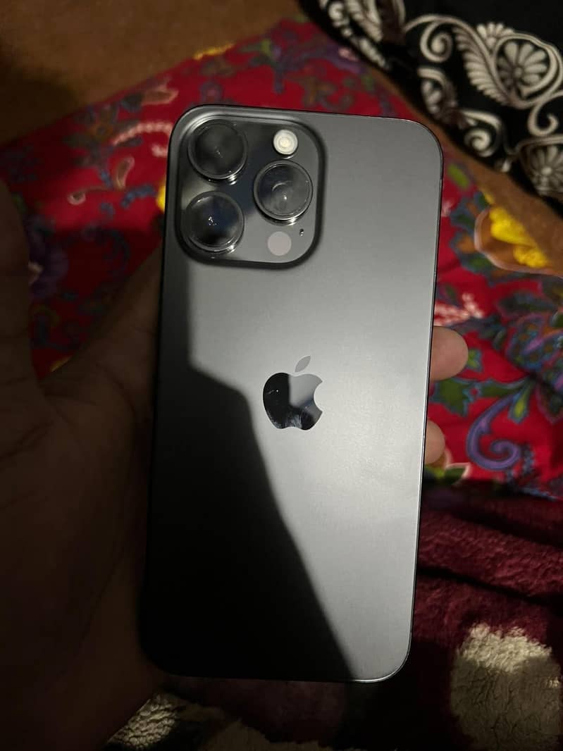 Apple iPhone 15 Pro Max 2