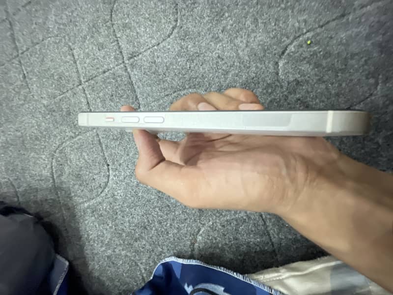 Apple iPhone 14 3