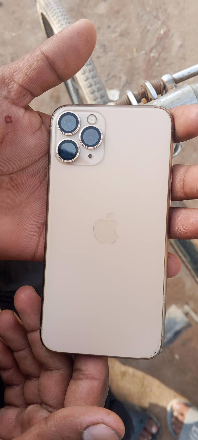 Apple iPhone 11 Pro 1