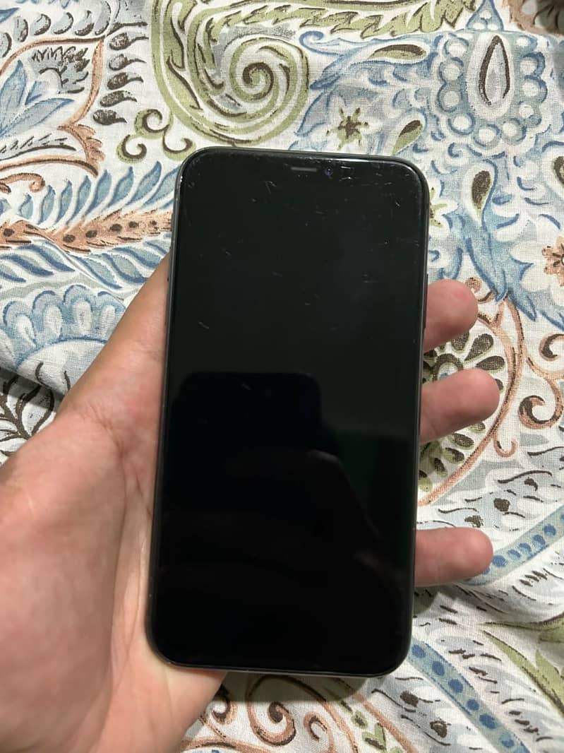 Apple iPhone 11 4