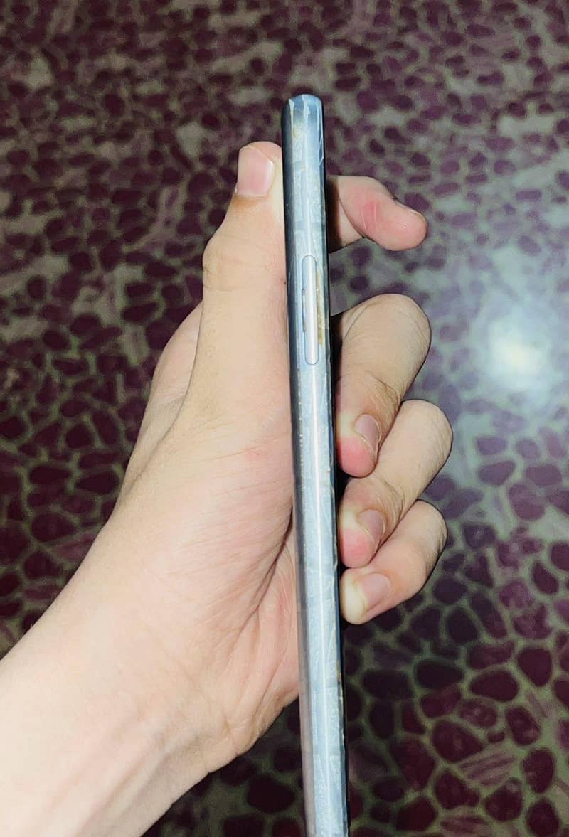 Sharp Aquos Sense3plus 2