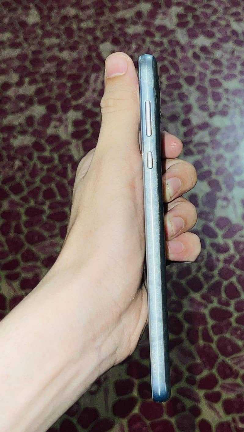 Sharp Aquos Sense3plus 3