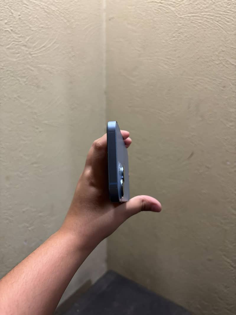 Apple iPhone 14 3