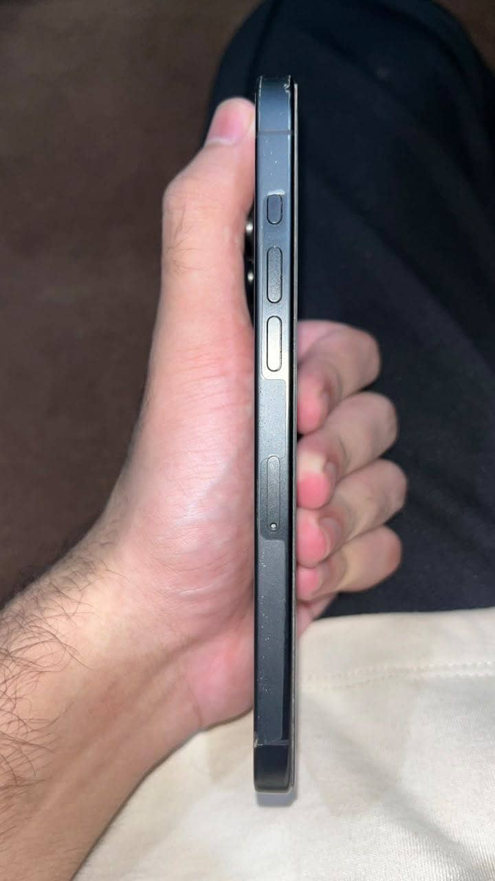 Apple iPhone 15 Pro Max 0