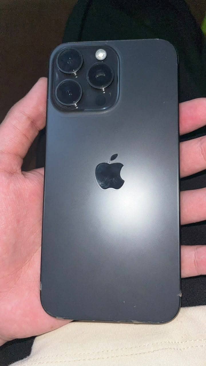 Apple iPhone 15 Pro Max 1