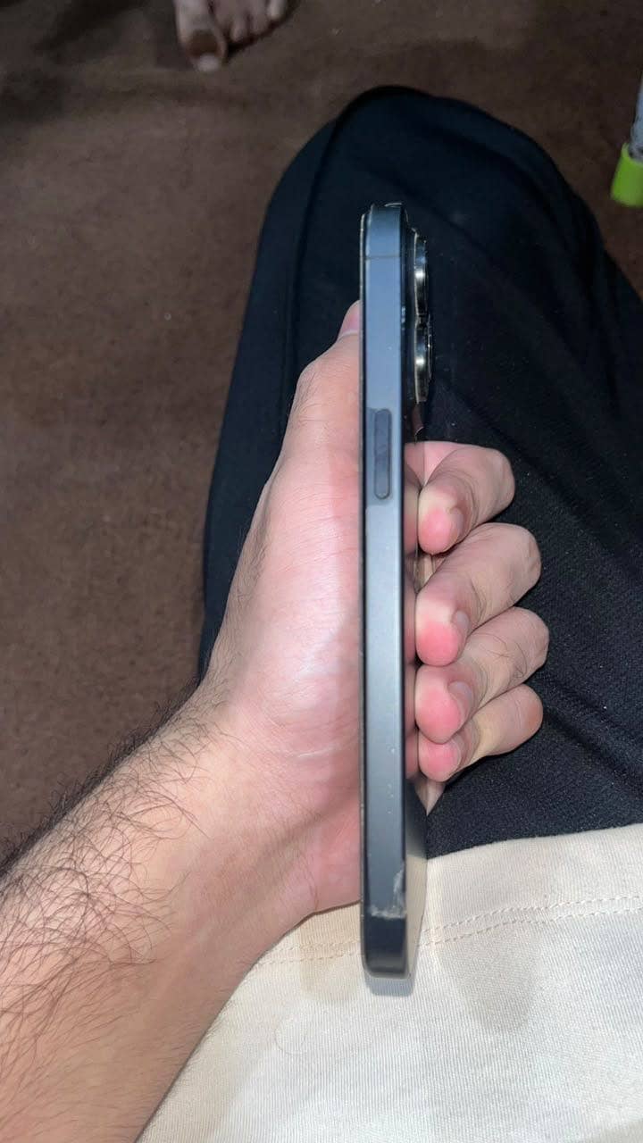 Apple iPhone 15 Pro Max 2