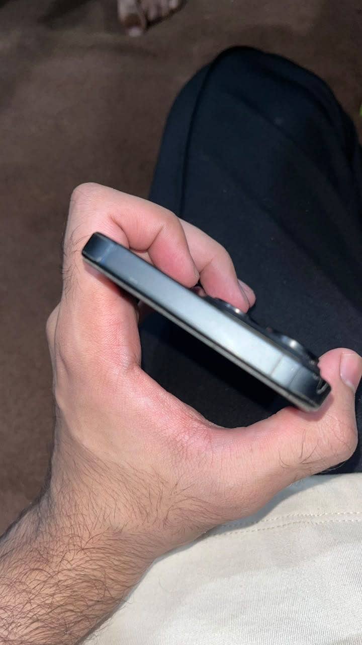 Apple iPhone 15 Pro Max 6