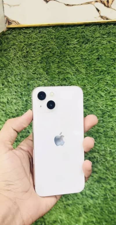 Apple iPhone 13