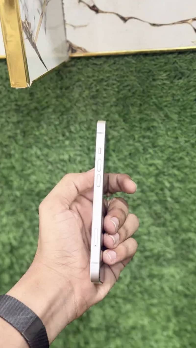 Apple iPhone 13 3