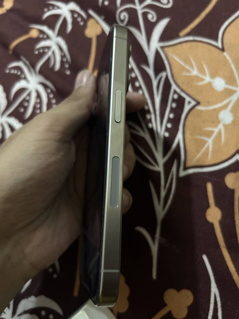 Apple iPhone 15 Pro 2