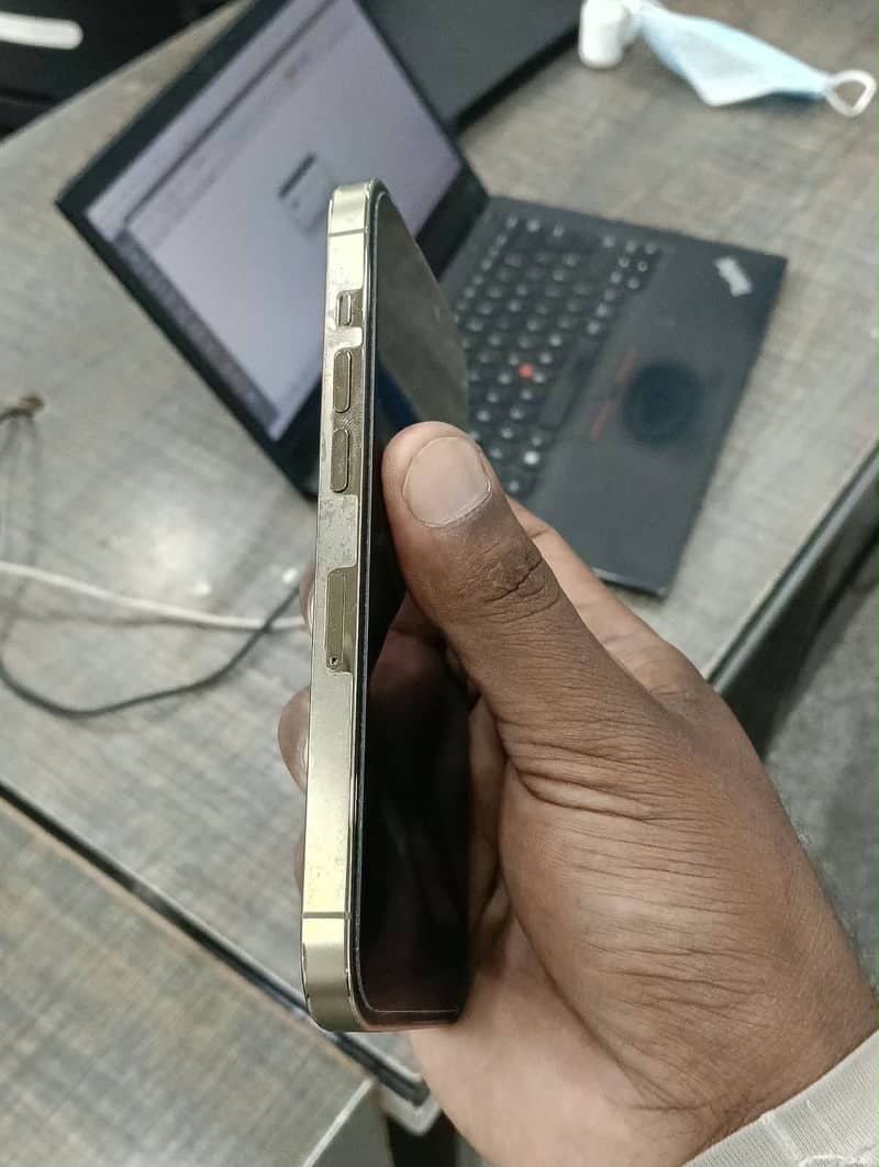 Apple iPhone 14 Pro 2