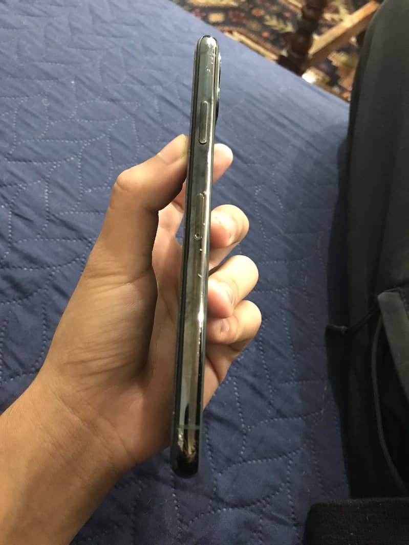Apple iPhone 11 Pro Max 3