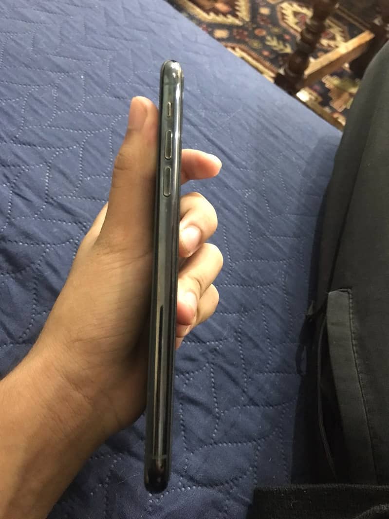 Apple iPhone 11 Pro Max 4