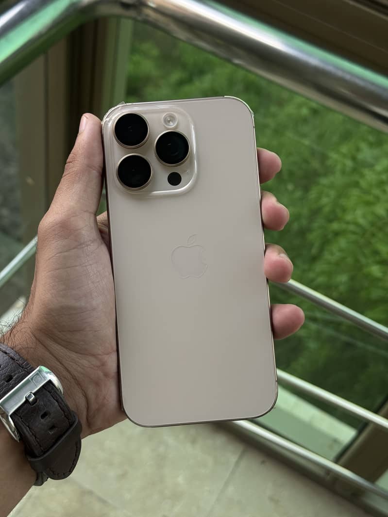Apple iPhone 16 Pro 0