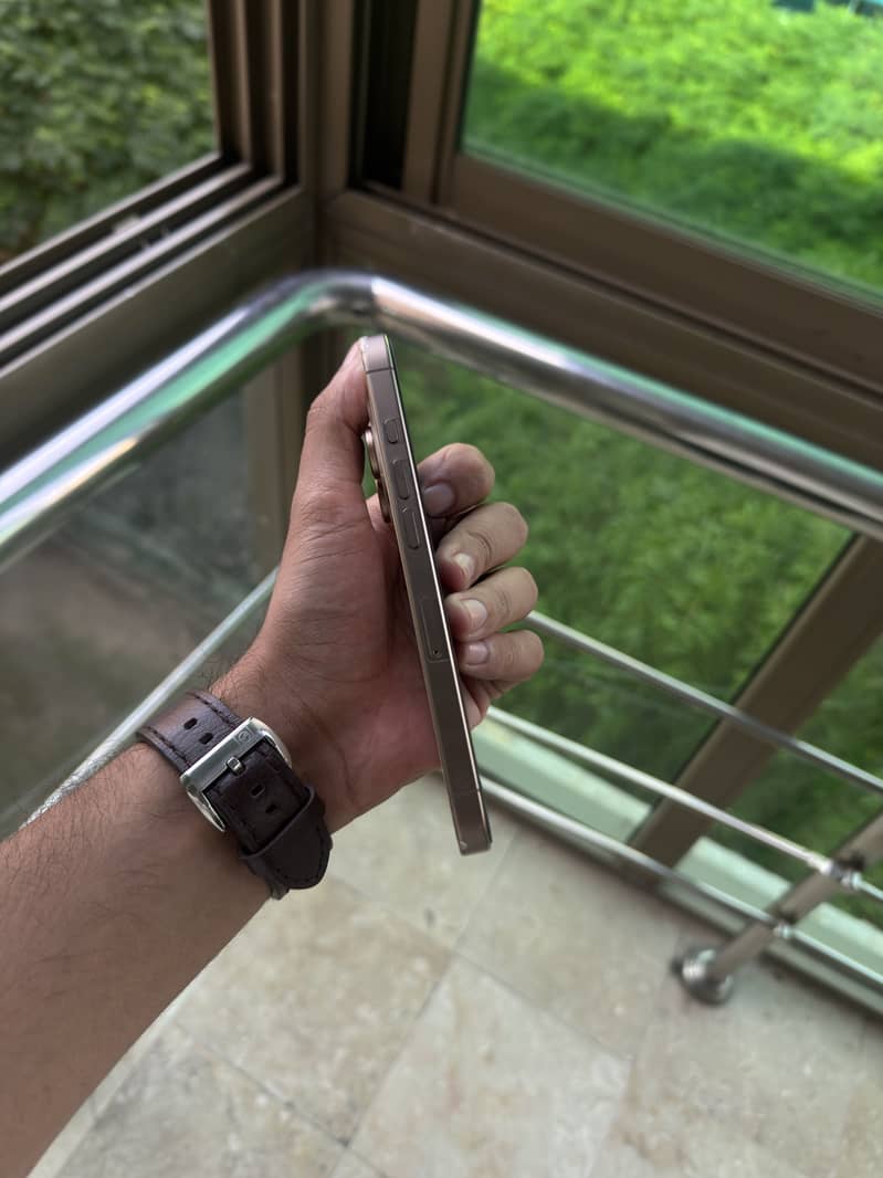 Apple iPhone 16 Pro 5
