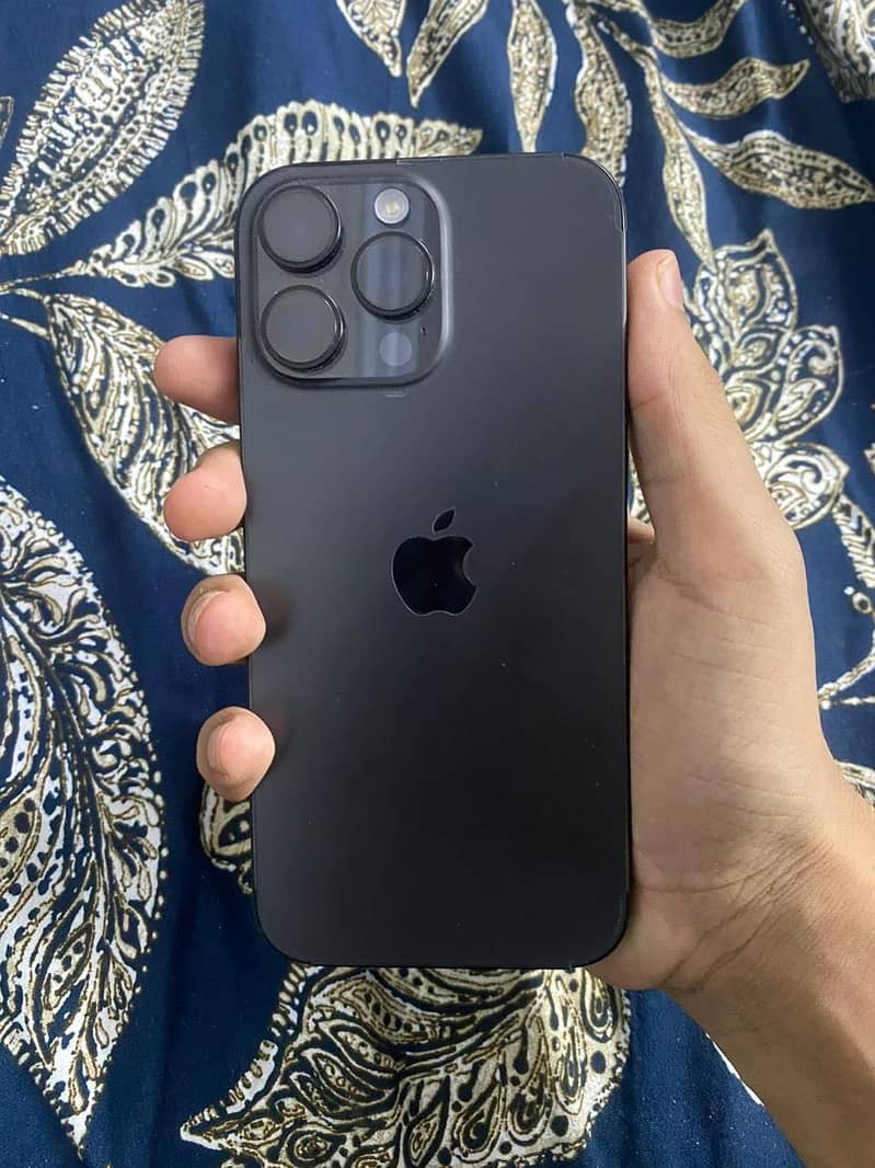 Apple iPhone 16 Pro Max 3