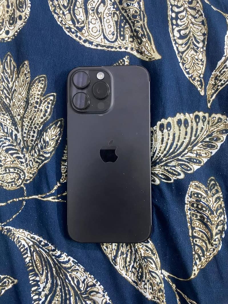 Apple iPhone 16 Pro Max 4
