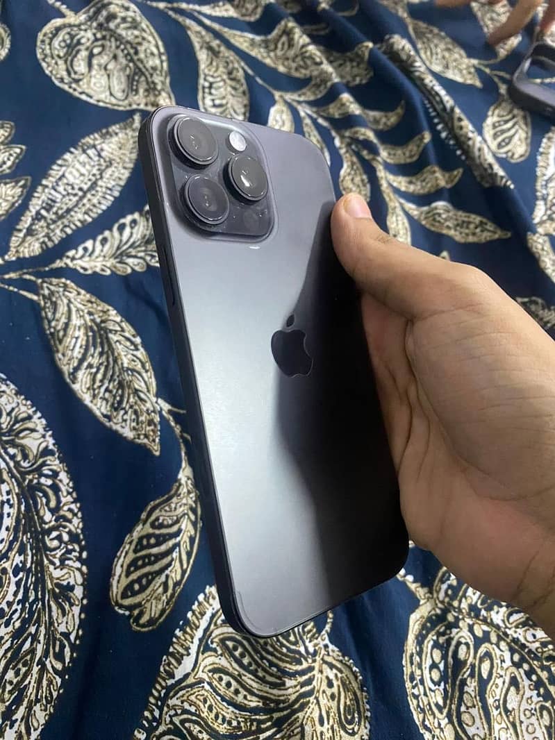 Apple iPhone 16 Pro Max 5
