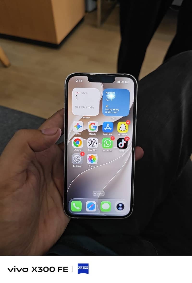 Apple iPhone 13 2