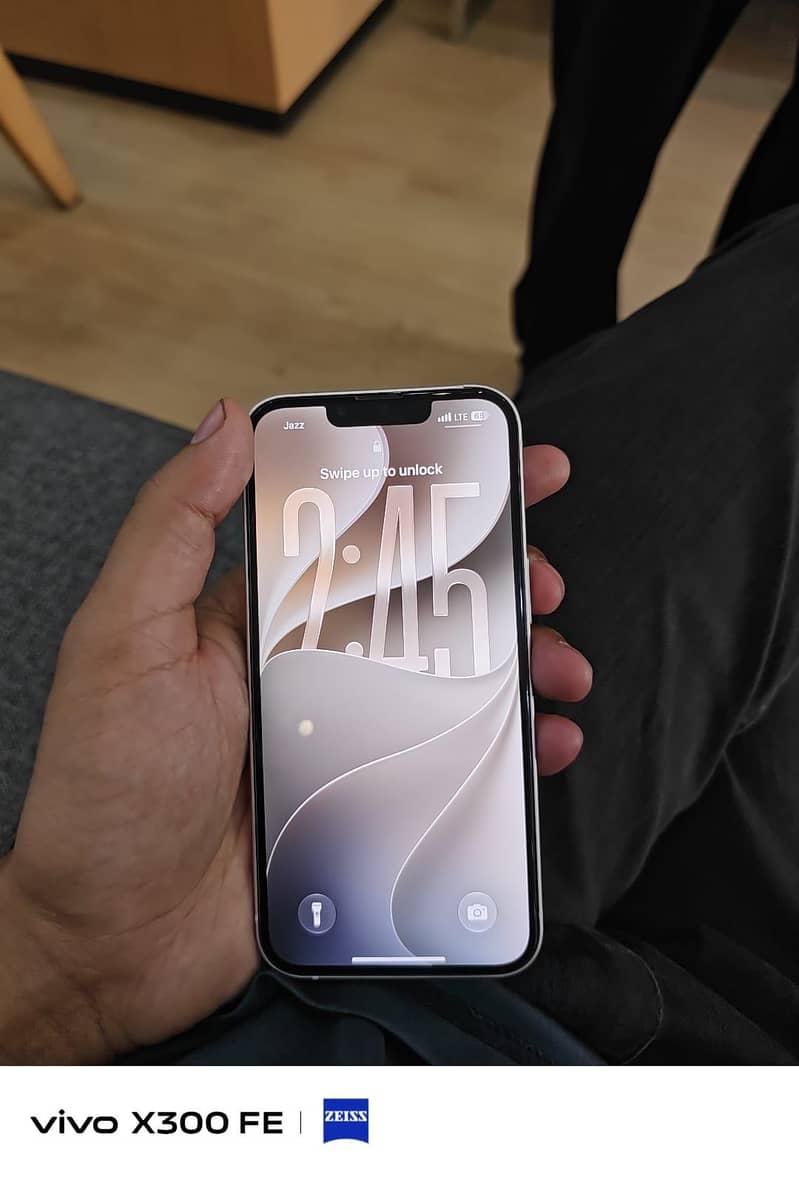 Apple iPhone 13 5