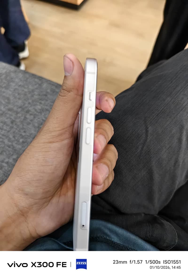 Apple iPhone 13 9