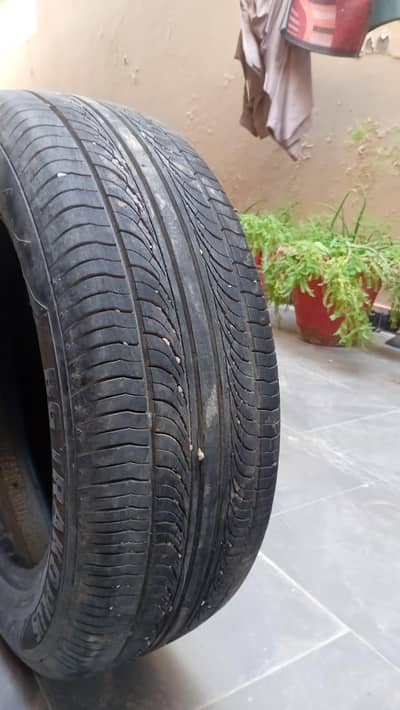 Yaris Ke 2 tyre ha best condition me