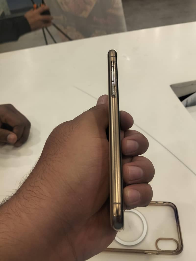 Apple iPhone XS 1