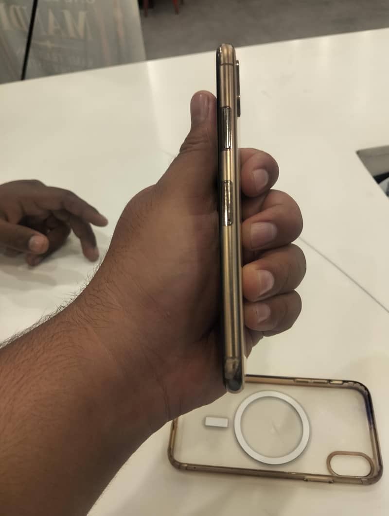 Apple iPhone XS 3
