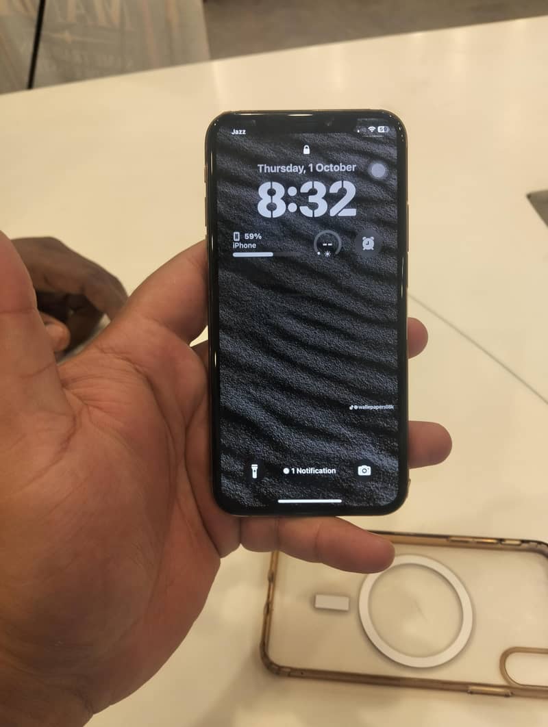 Apple iPhone XS 5