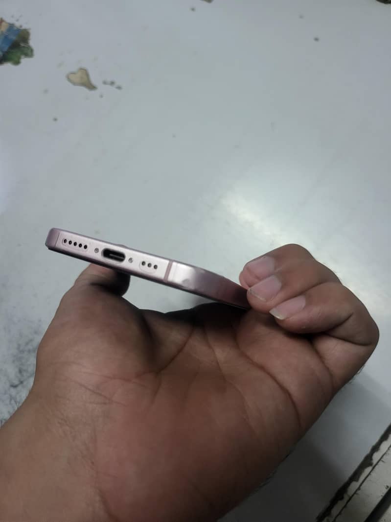 Apple iPhone 15 2