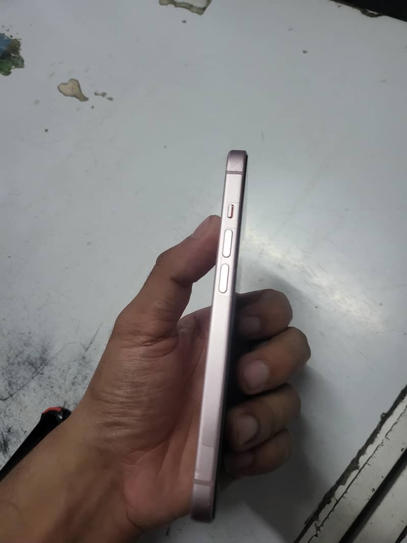 Apple iPhone 15 3