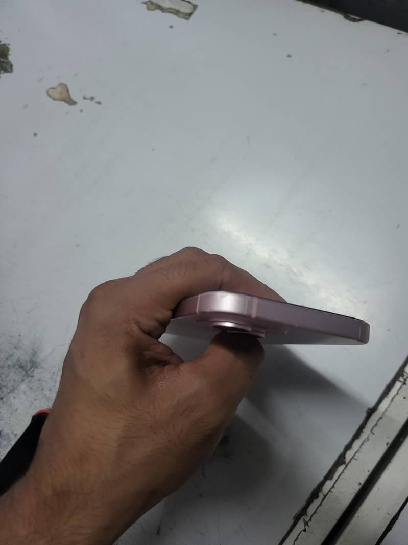 Apple iPhone 15 4