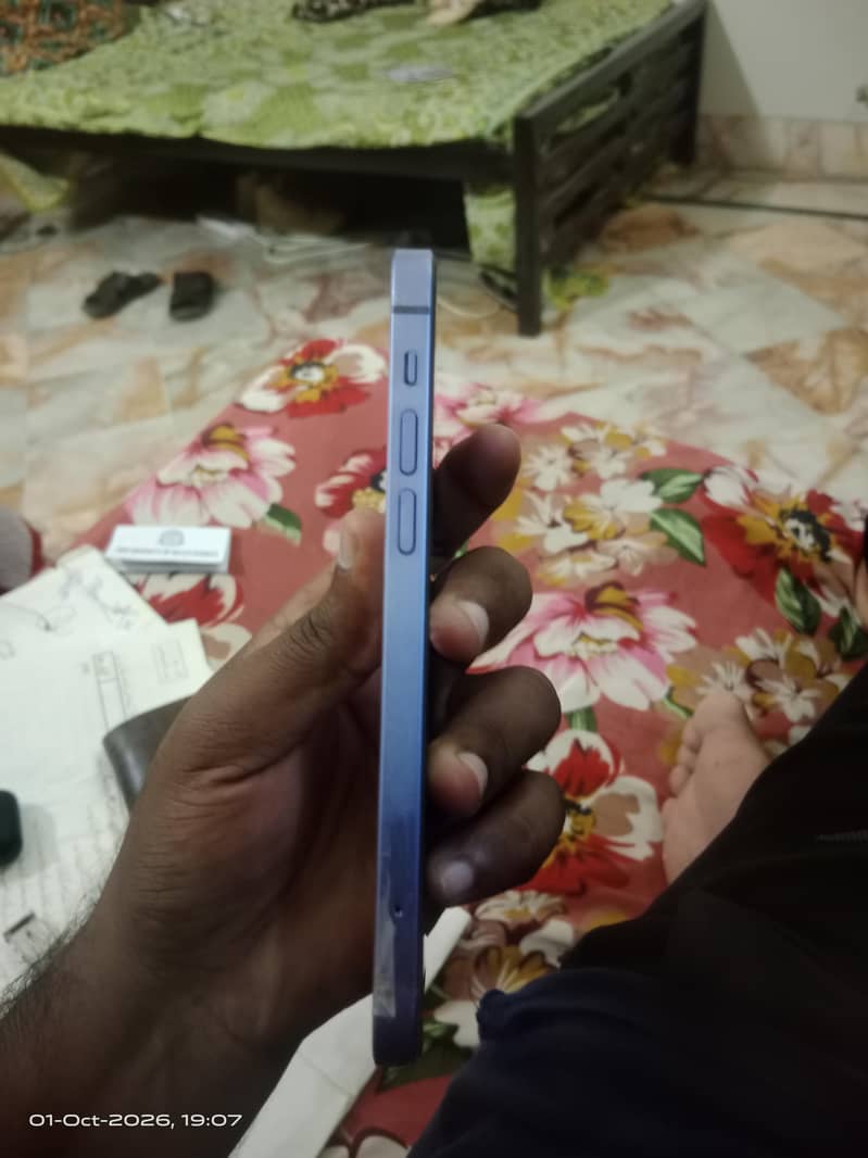 Apple iPhone 12 2
