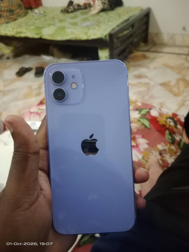 Apple iPhone 12 4