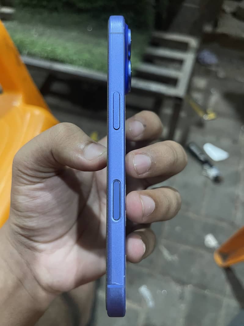 Apple iPhone 16 0